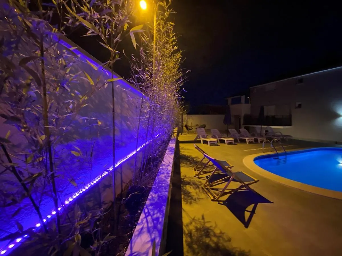 ゲストハウス Apartments Paliska Located In The Countryside Near Porec Jasenovica