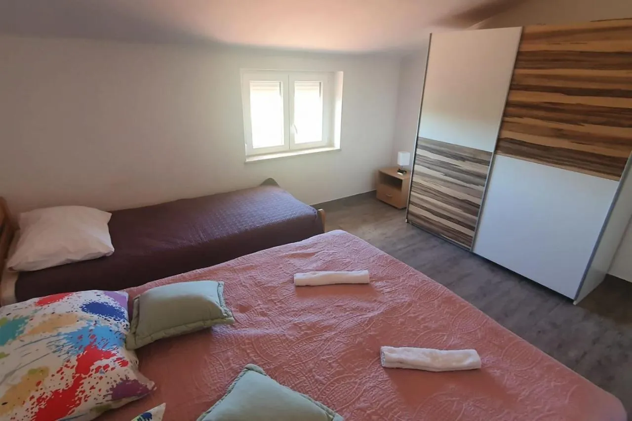 ゲストハウス Apartments Paliska Located In The Countryside Near Porec Jasenovica