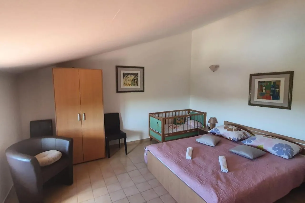 ゲストハウス Apartments Paliska Located In The Countryside Near Porec Jasenovica