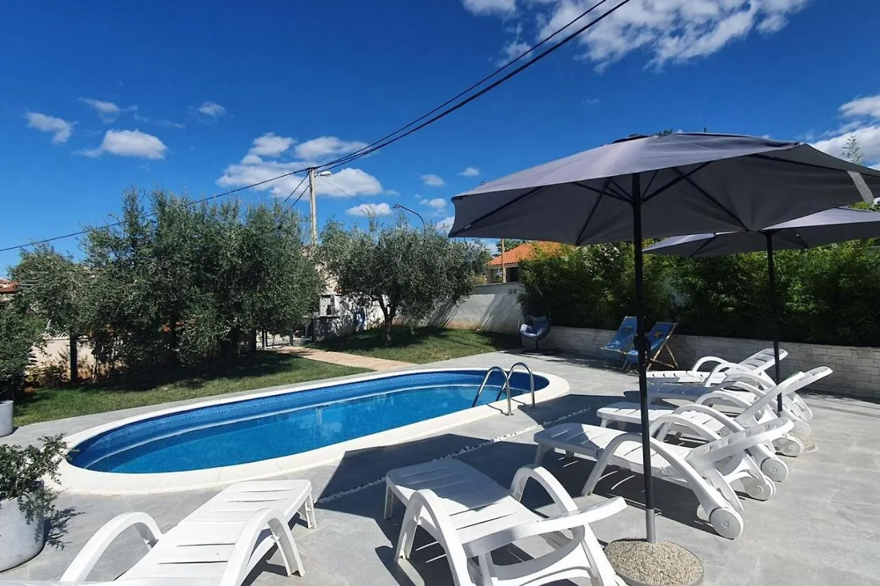 Apartments Paliska Located In The Countryside Near Porec Jasenovica 3*,