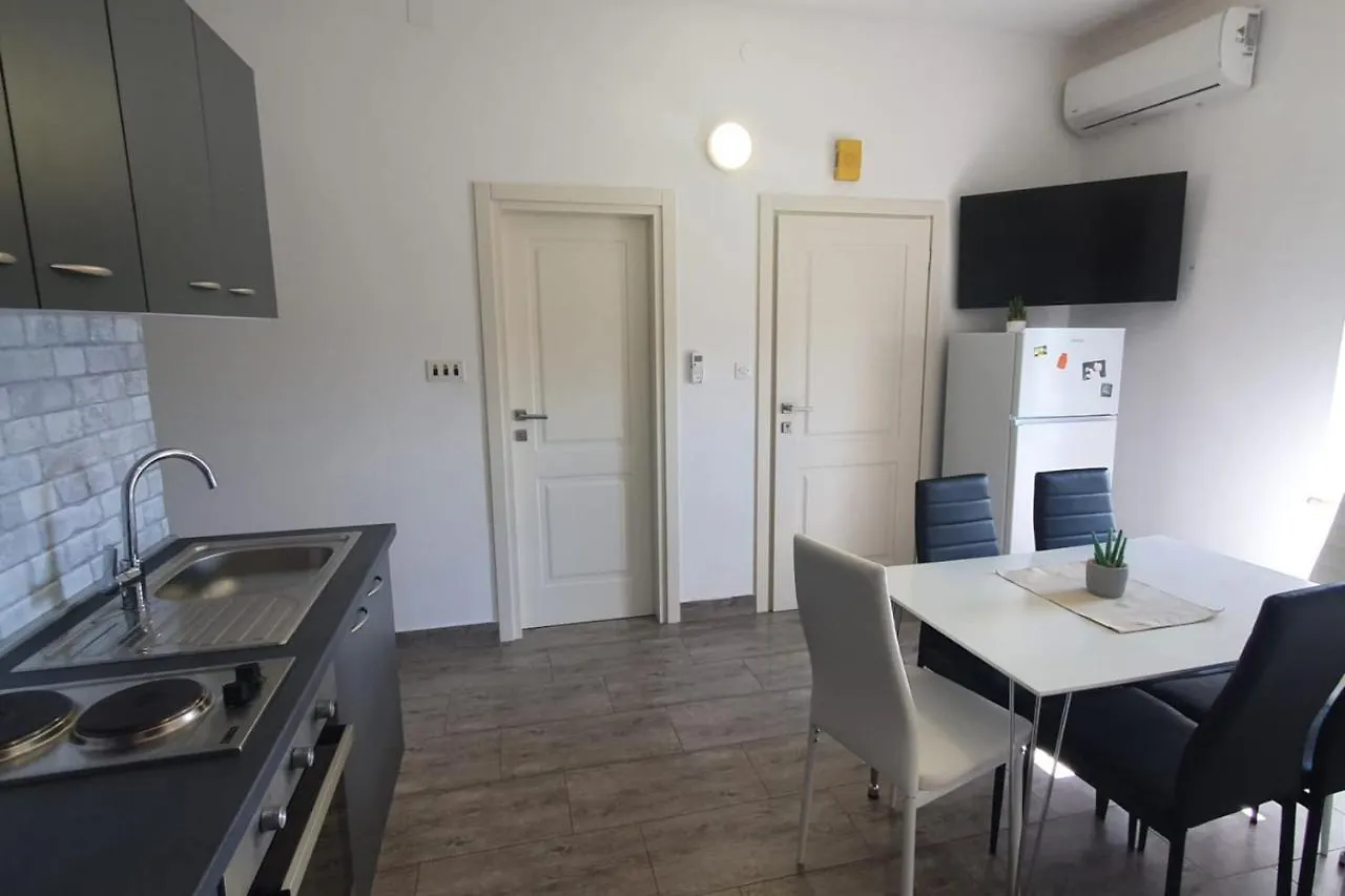 *** Gostinjska kuća Apartments Paliska Located In The Countryside Near Porec Croatia