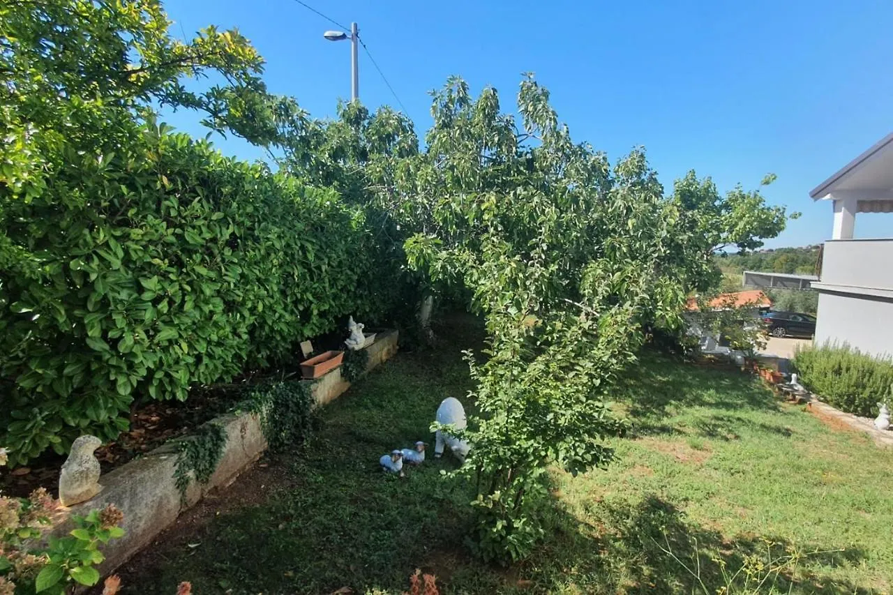 ゲストハウス Apartments Paliska Located In The Countryside Near Porec Jasenovica