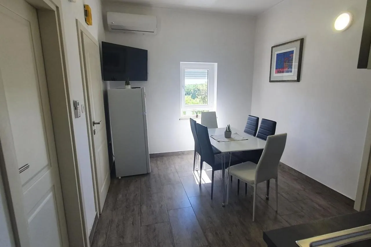 ゲストハウス Apartments Paliska Located In The Countryside Near Porec Jasenovica