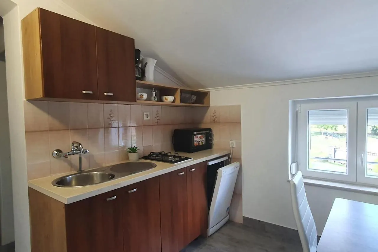 Apartments Paliska Located In The Countryside Near Porec Jasenovica ゲストハウス