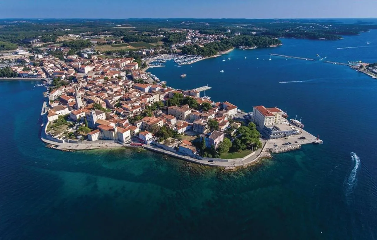 Apartments Paliska Located In The Countryside Near Porec Jasenovica ゲストハウス