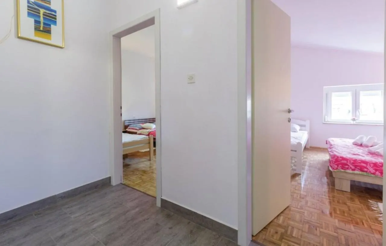 Apartments Paliska Located In The Countryside Near Porec Jasenovica ゲストハウス